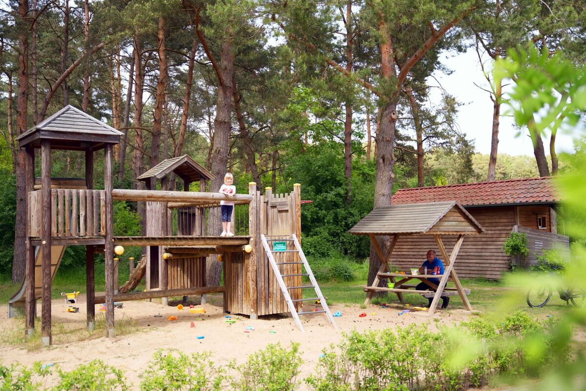 Spielplatz mit Klettergerüst für Kinder, Campingplatz Flecken Zechlin