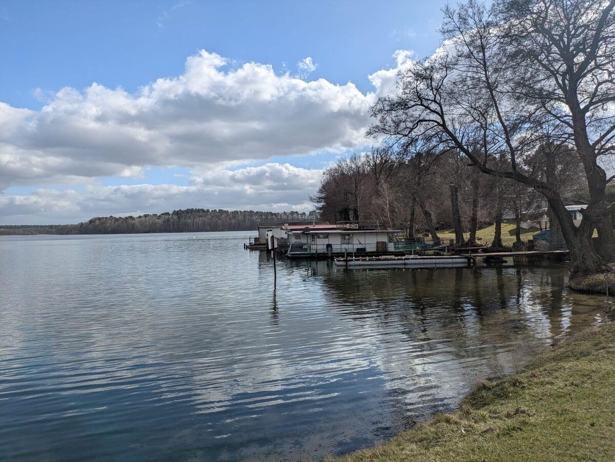 Steganlage und Ufer am Großen Zechliner See